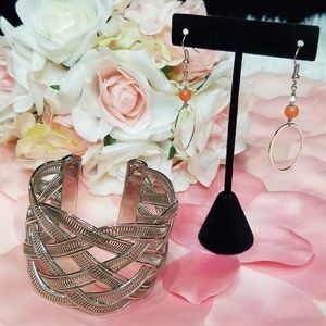 Lovely silver tone weave bracelet & earrings. EUC